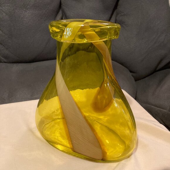 VTG Margie’s Garden Art Glass Free Form Yellow Vase w/2 White Accent Stripes-EUC - Picture 9 of 9